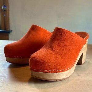 Charlotte Stone Orange Clogs